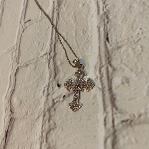 Silver cross necklace - Picture 2 of 3